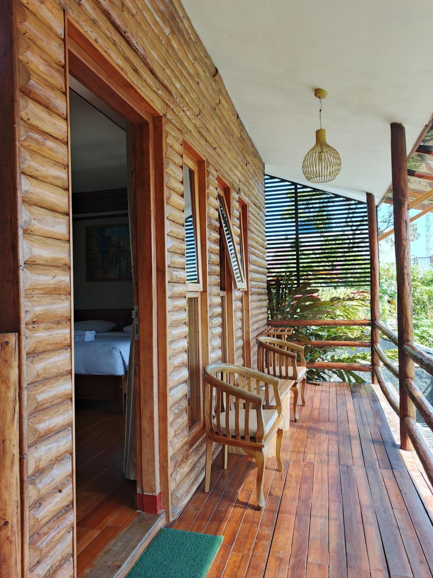 Spring Hill Hotel Ruteng Exterior photo